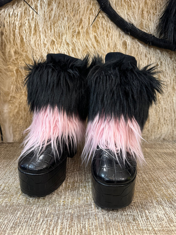 BLACK AND PINK HOOF WARMERS