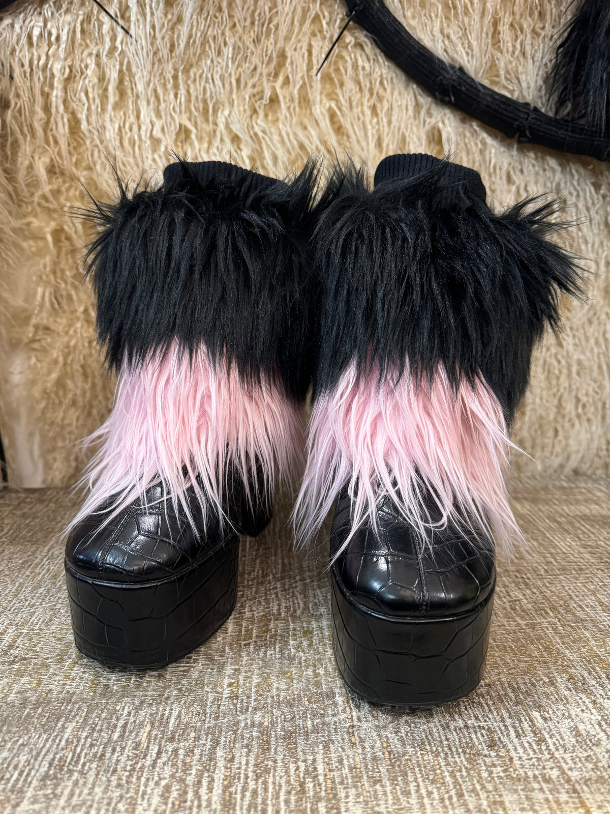 BLACK AND PINK HOOF WARMERS