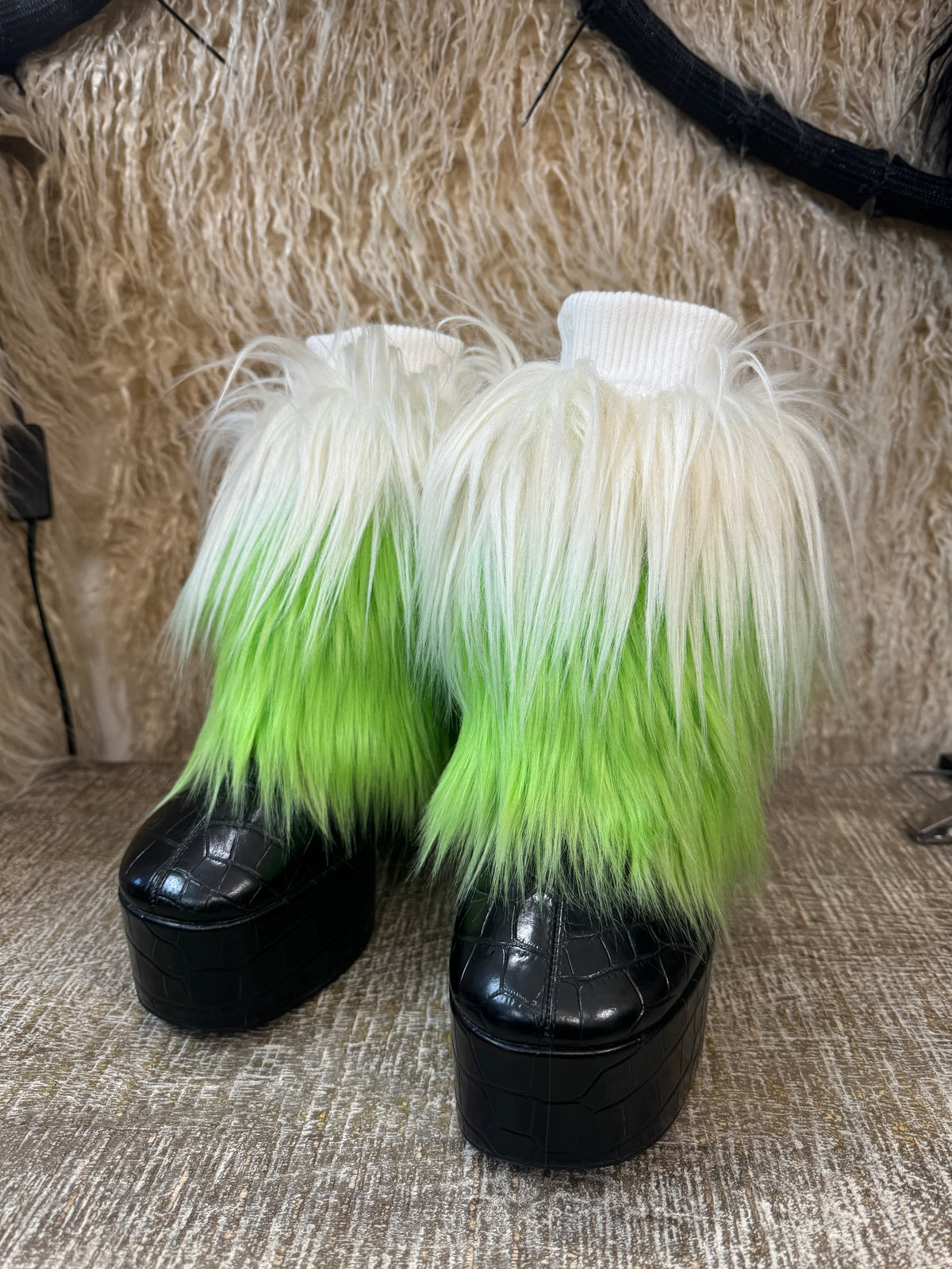 CREAM AND GREEN HOOF WARMERS