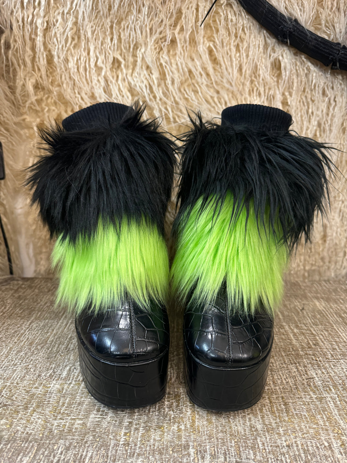 BLACK AND GREEN HOOF WARMERS