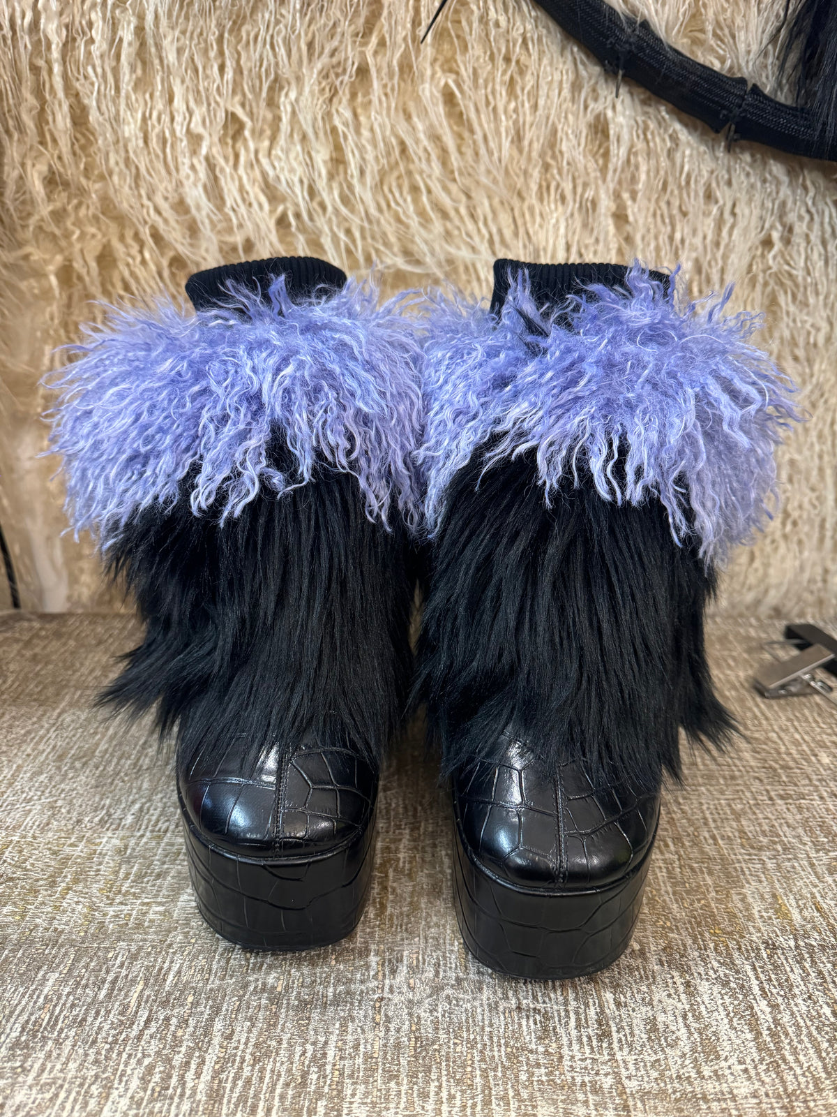 BLACK AND LILAC HOOF WARMERS